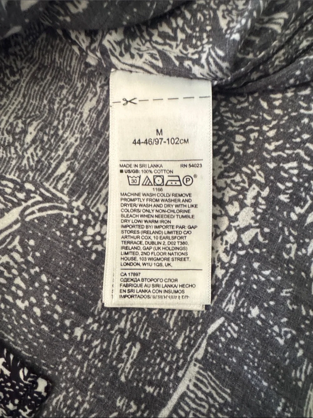 Banana Republic Black & White Scenic Print Short-Sleeve Button-Down Shirt sz Med